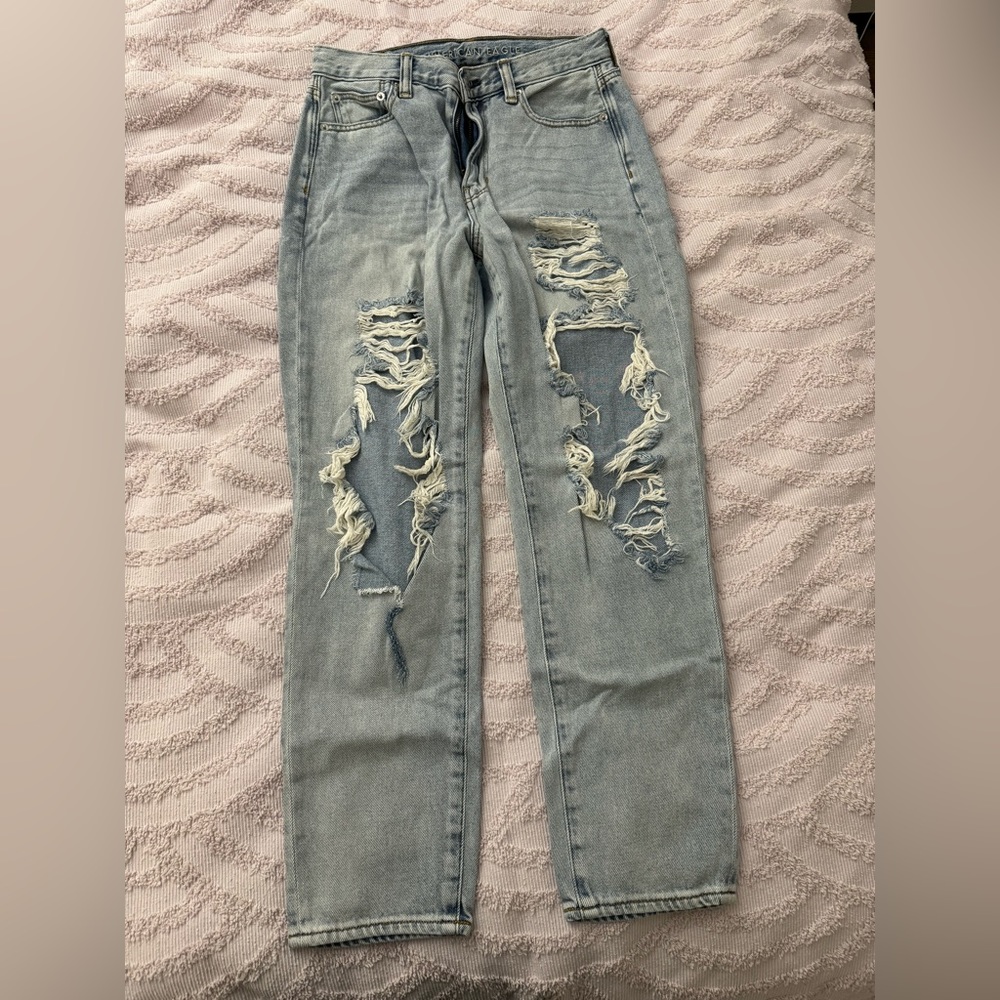 American Eagle ripped jeans size 4